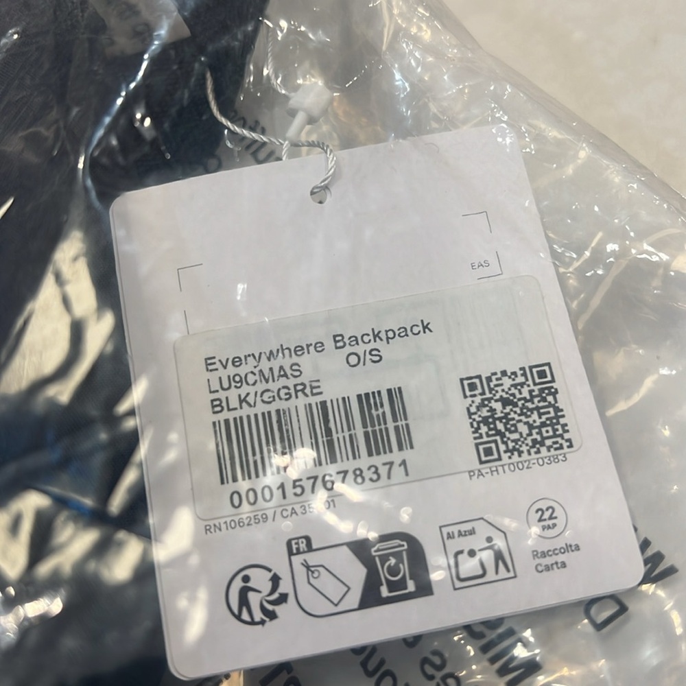 Lululemon NEW Everywhere Backpack 22L Black/Graphite Grey - Picture 7 of 8